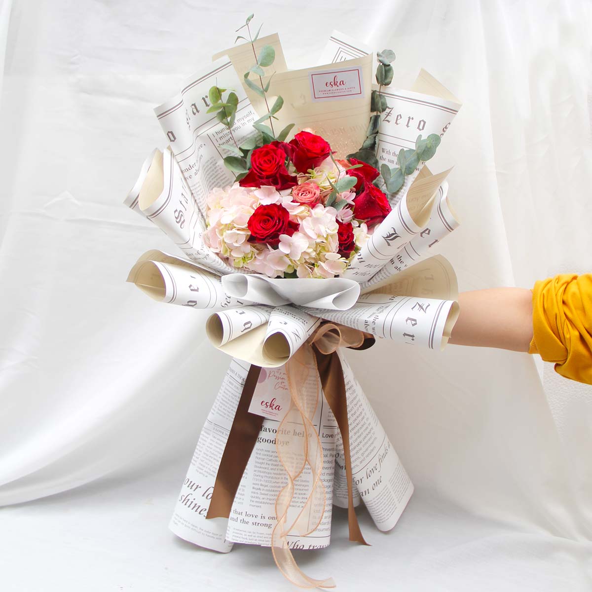 Read more about the article Luxury Flower Delivery: Elevating Elegance with Blossoms